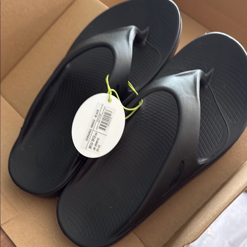 OOFOS Black Sandals